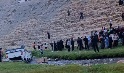 Van’da kamyonet uçuruma yuvarlandı: 6 yaralı