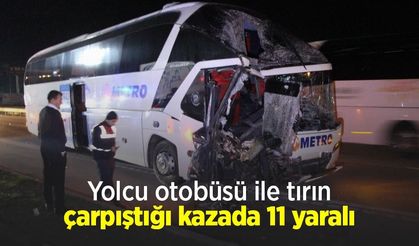 Yolcu otobüsü ile tırın çarpıştığı kazada 11 yaralı