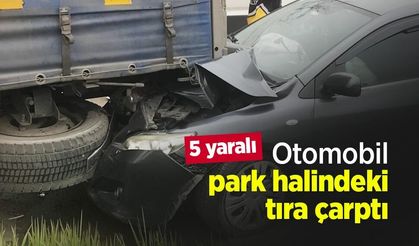 Otomobil park halindeki tıra çarptı: 5 yaralı