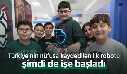 Türkiye'nin nüfusa kaydedilen ilk robotu şimdi de işe başladı