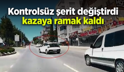 Kontrolsüz şerit değiştirdi kazaya ramak kaldı