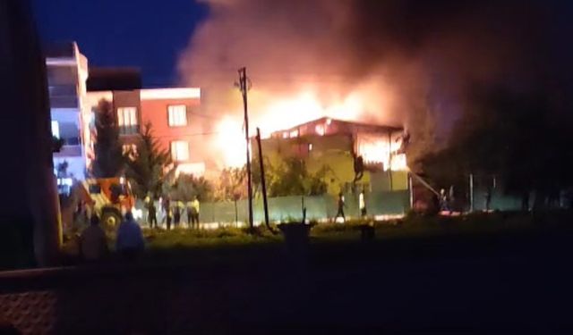 2 katlı ev alev alev yandı