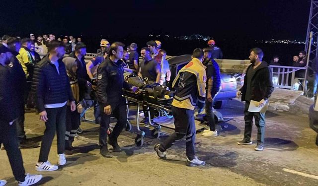 feci kaza: Tofaş bariyere ok gibi saplandı, sürücüsü yaralandı
