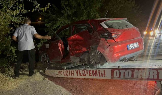 iki otomobil çarpıştı: 3 yaralı