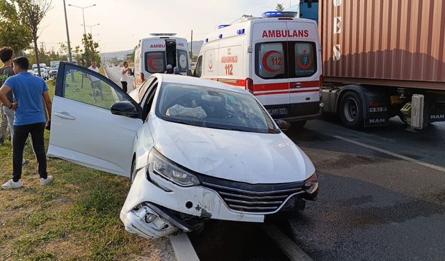 cip ile otomobil çarpıştı: 2 yaralı