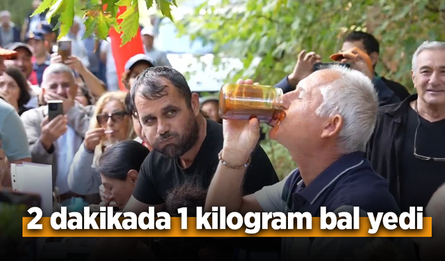 2 dakikada 1 kilogram bal yedi.