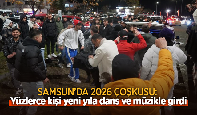 Samsun'da 2026 coşkusu: Yüzlerce kişi yeni yıla dans ve müzikle girdi
