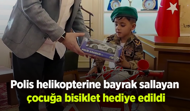 Polis helikopterine bayrak sallayan çocuğa bisiklet hediye edildi