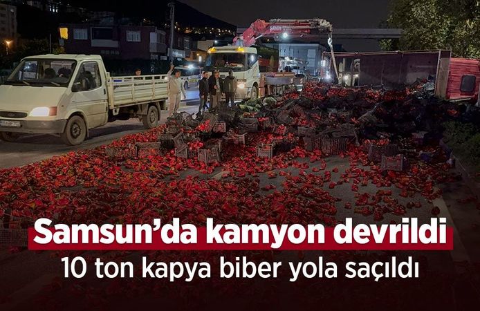 Samsun’da kamyon devrildi: 10 ton kapya biber yola saçıldı
