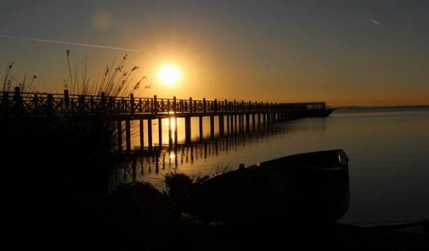 Samsun’un 19 Mayıs ve Bafra ilçelerini kapsayan ve içerisinde 9 göl yer alan 56 bin hektarlık delta sonbaharda ayrı bir güzel.