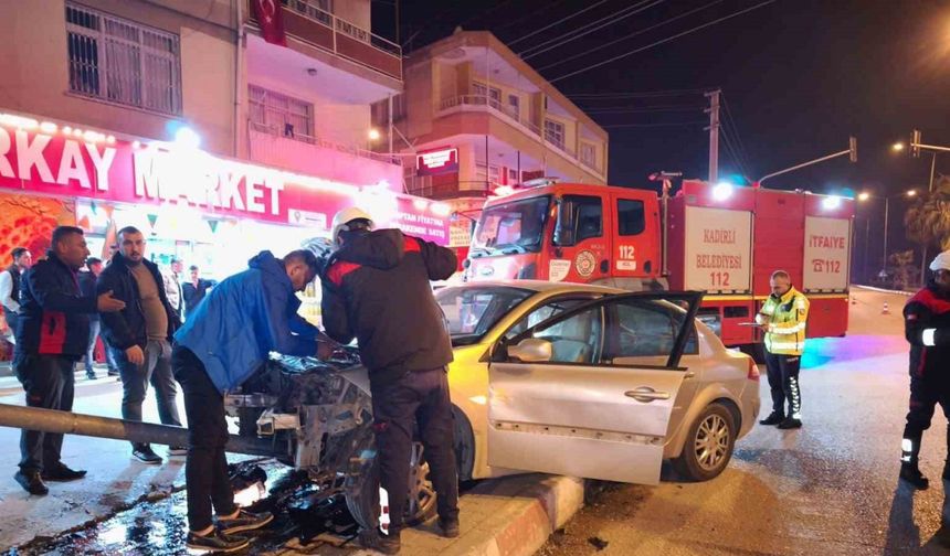 İki otomobilin çarpıştığı kaza kamerada: 2 yaralı