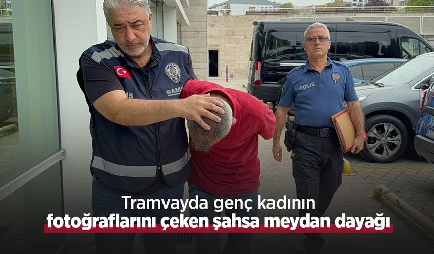 Tramvayda genç kadının fotoğraflarını çeken şahsa meydan dayağı