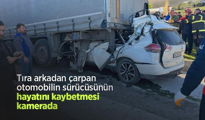 Tıra arkadan çarpan otomobilin sürücüsünün hayatını kaybetmesi kamerada