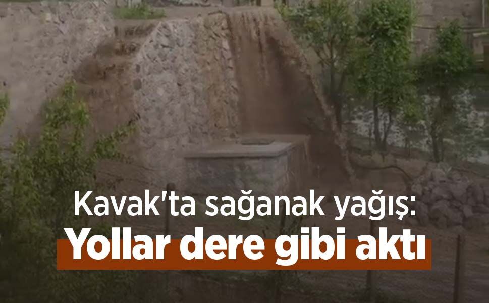 Kavak'ta sağanak yağış: Yollar dere gibi aktı