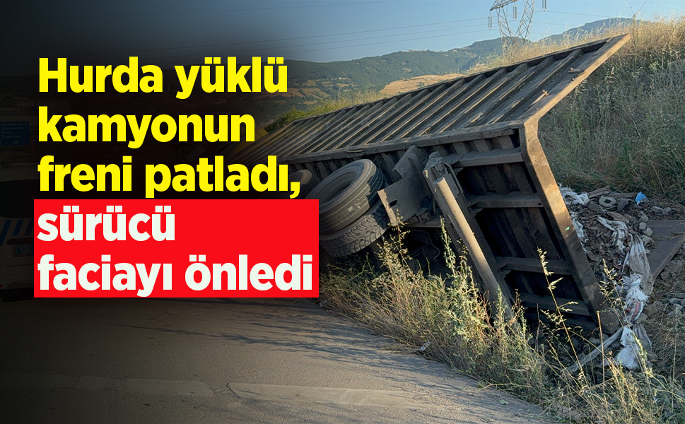 Hurda yüklü kamyonun freni patladı, sürücü faciayı önledi