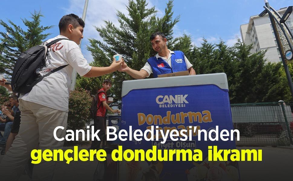 Canik Belediyesi'nden gençlere dondurma ikramı