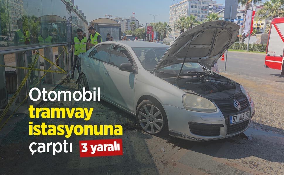 Otomobil tramvay istasyonuna çarptı: 3 yaralı
