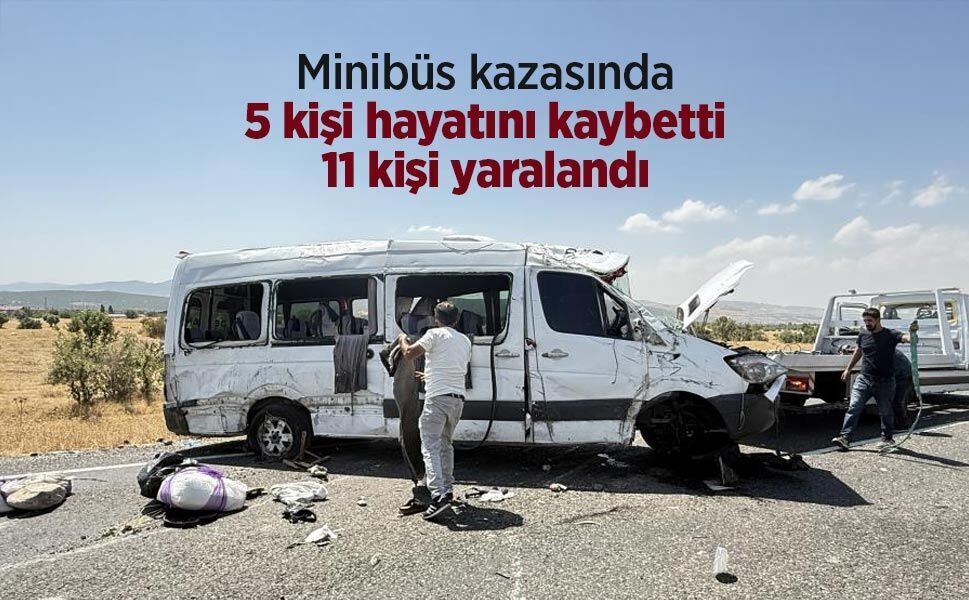 Minibüs kazasında 5 kişi hayatını kaybetti 11 kişi yaralandı