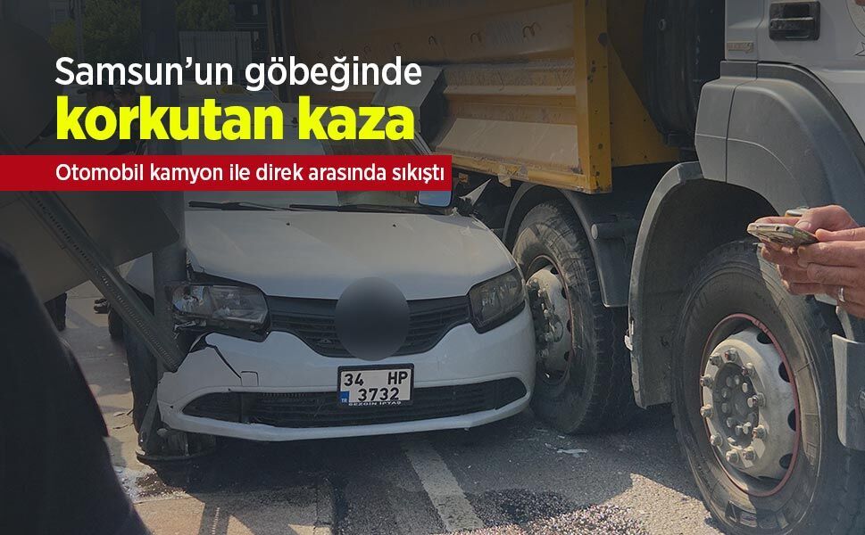 Samsun’un göbeğinde korkutan kaza: Otomobil kamyon ile direk arasında sıkıştı