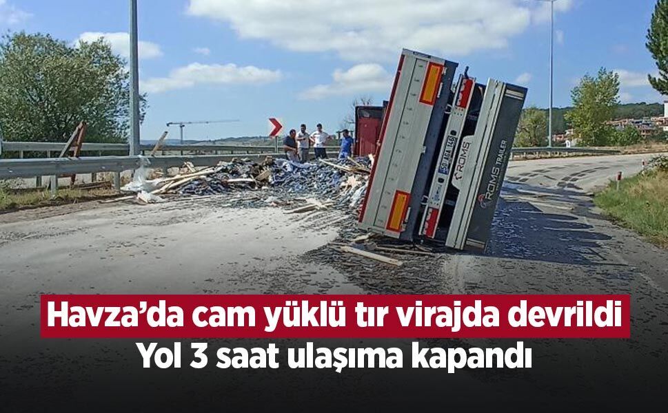 Havza’da cam yüklü tır virajda devrildi: Yol 3 saat ulaşıma kapandı
