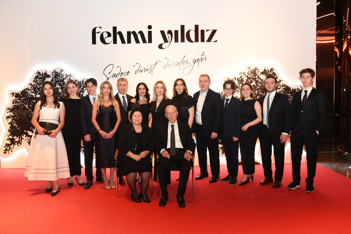 Fehmi Yıldız Ve Ailesi 1200X800