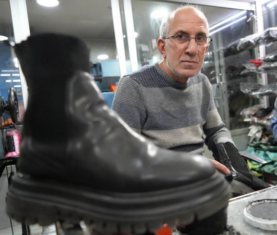 A W559957 02 942X800