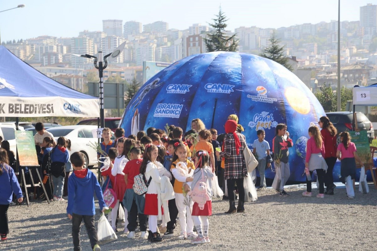 A W569636 04 1200X800