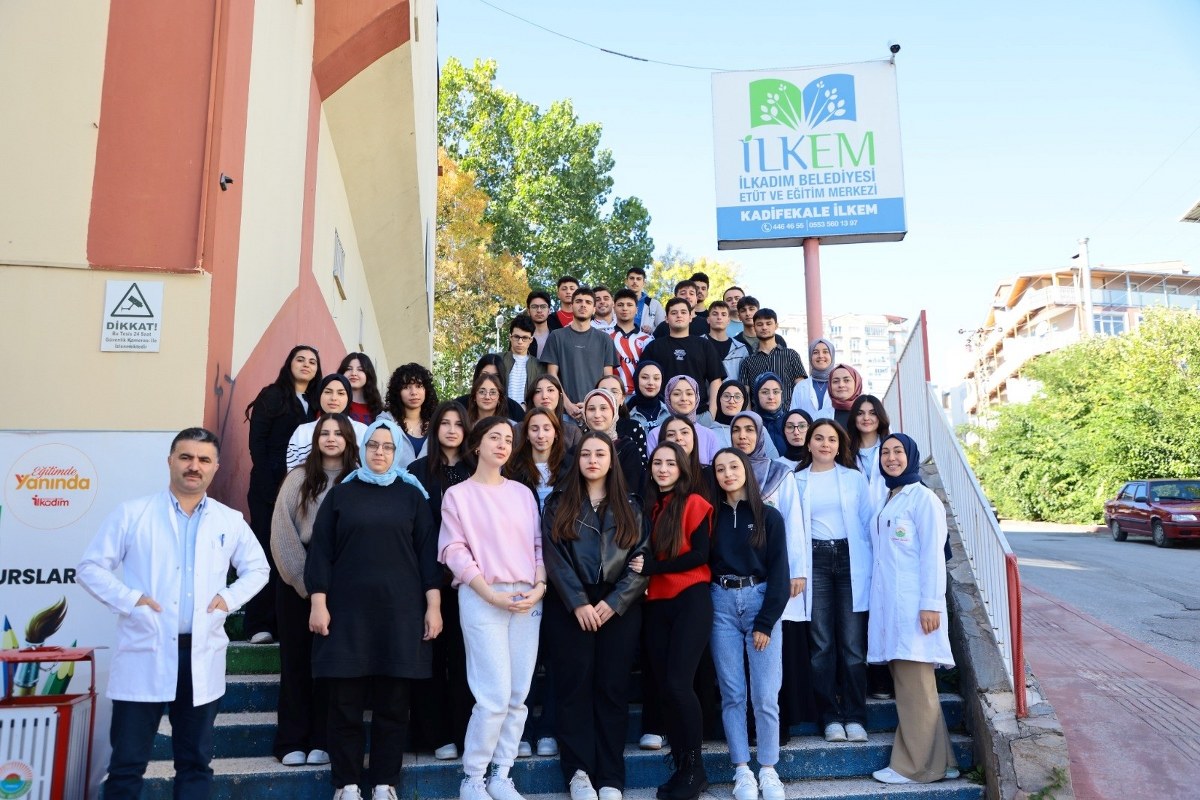 A W573119 04 1200X800