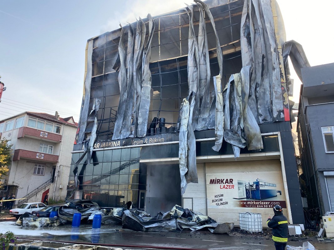 A W575663 02 1067X800