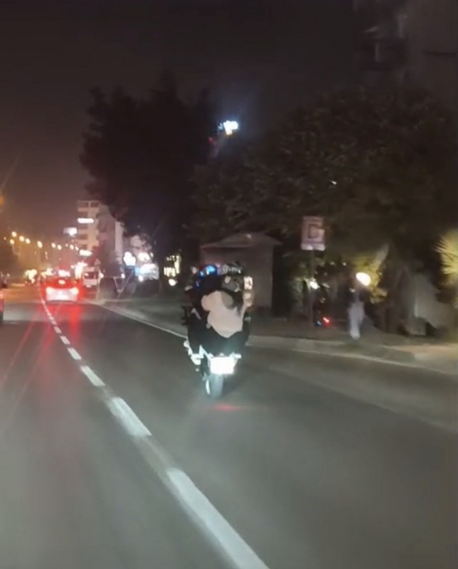 A W577829 02 644X800