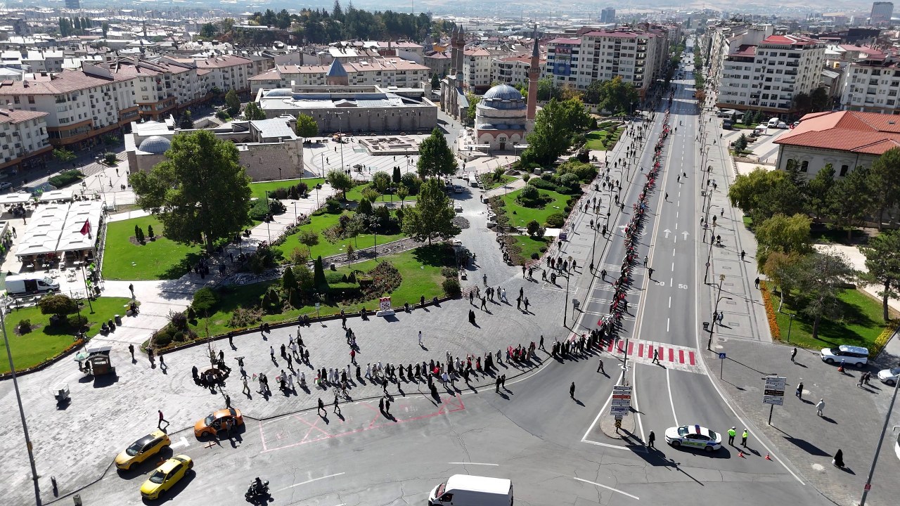 A W579247 05 1280X720