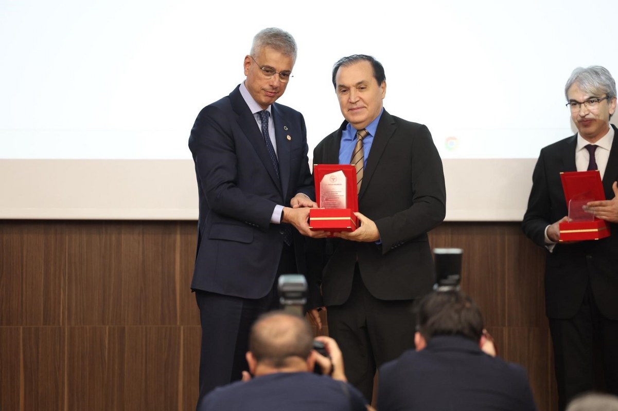 A W579377 02 1201X800