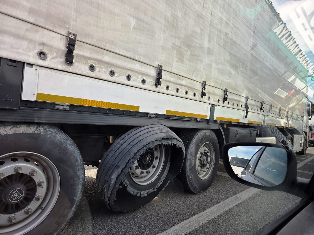 A W581874 02 1067X800