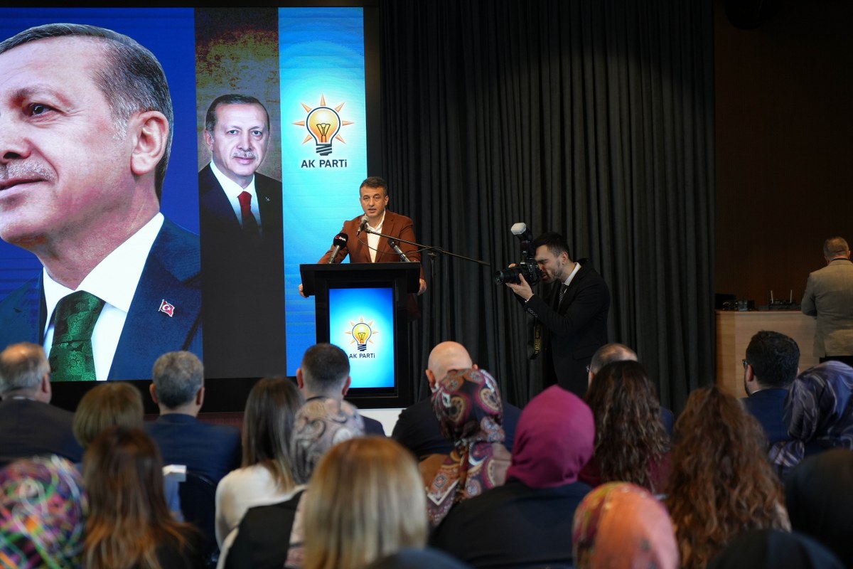 A W584612 04 1200X800