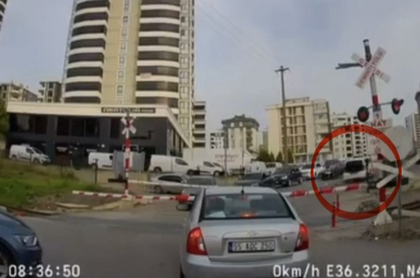 A W587103 01 600X398