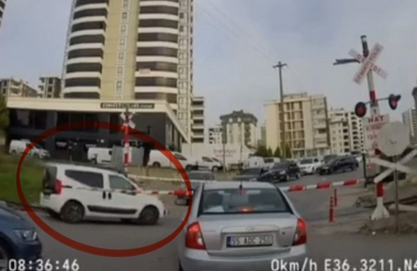 A W587103 02 600X390