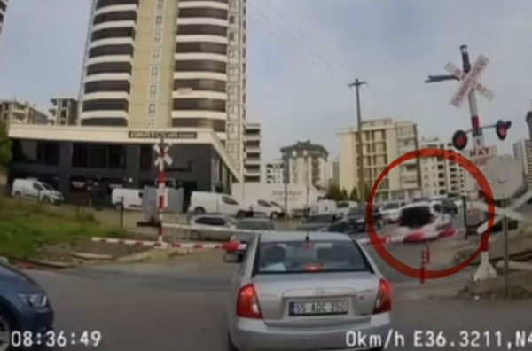 A W587103 03 600X396