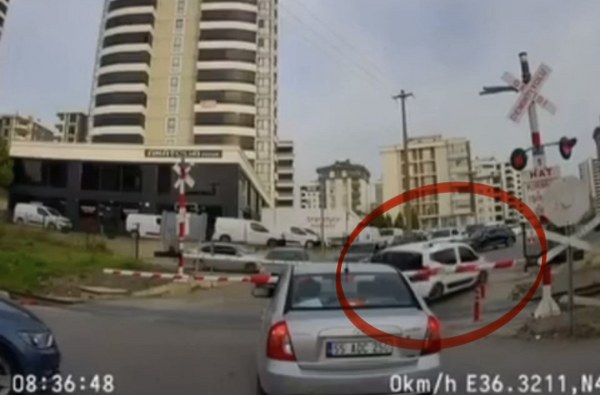 A W587103 04 600X395