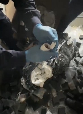 A W589448 04 292X400