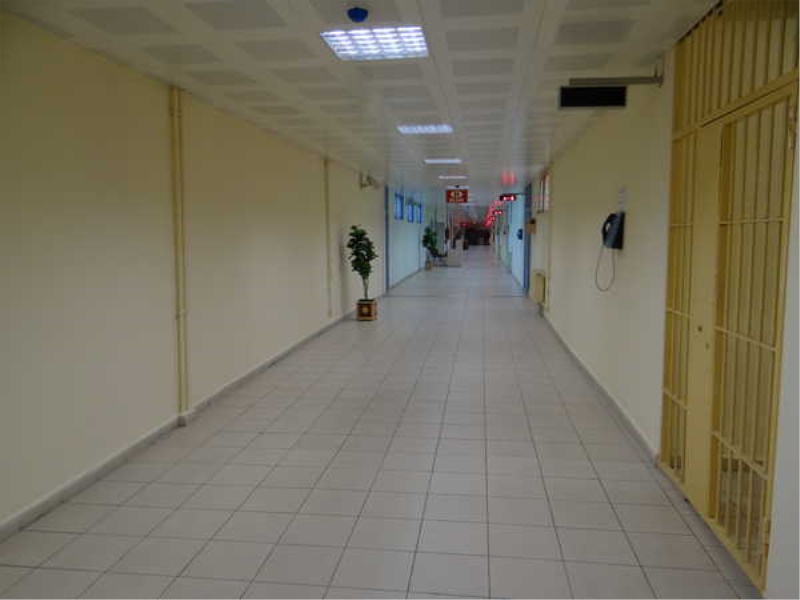 Cezaevinde Acik Goruste 4 Yasindaki Kizi 995344 295278 (1)