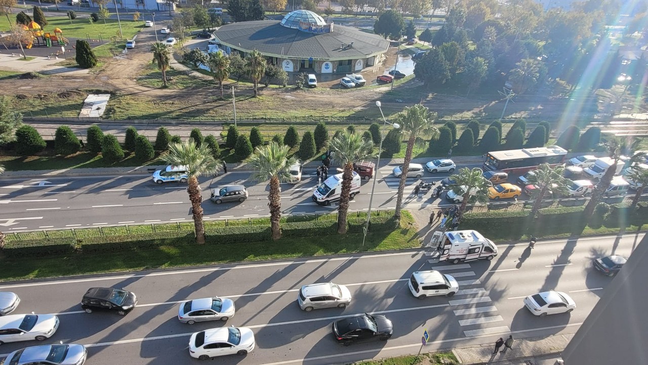 Y A Y A G E C I D I N D E O T O M O B I L I N C A R P T I G I K A D I N 996541 295628 1280X722