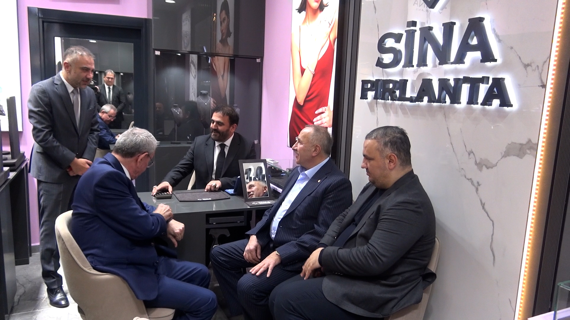 00015.00 01 01 42. Still003