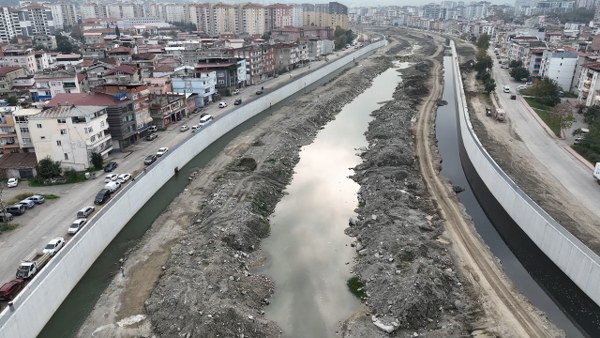 A W595641 01 600X338