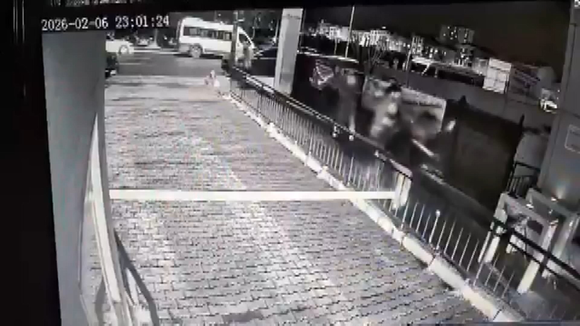 I S T A N B U L K U C U K C E K M E C E D E P O L I S M E M U R U V 1160646 344665