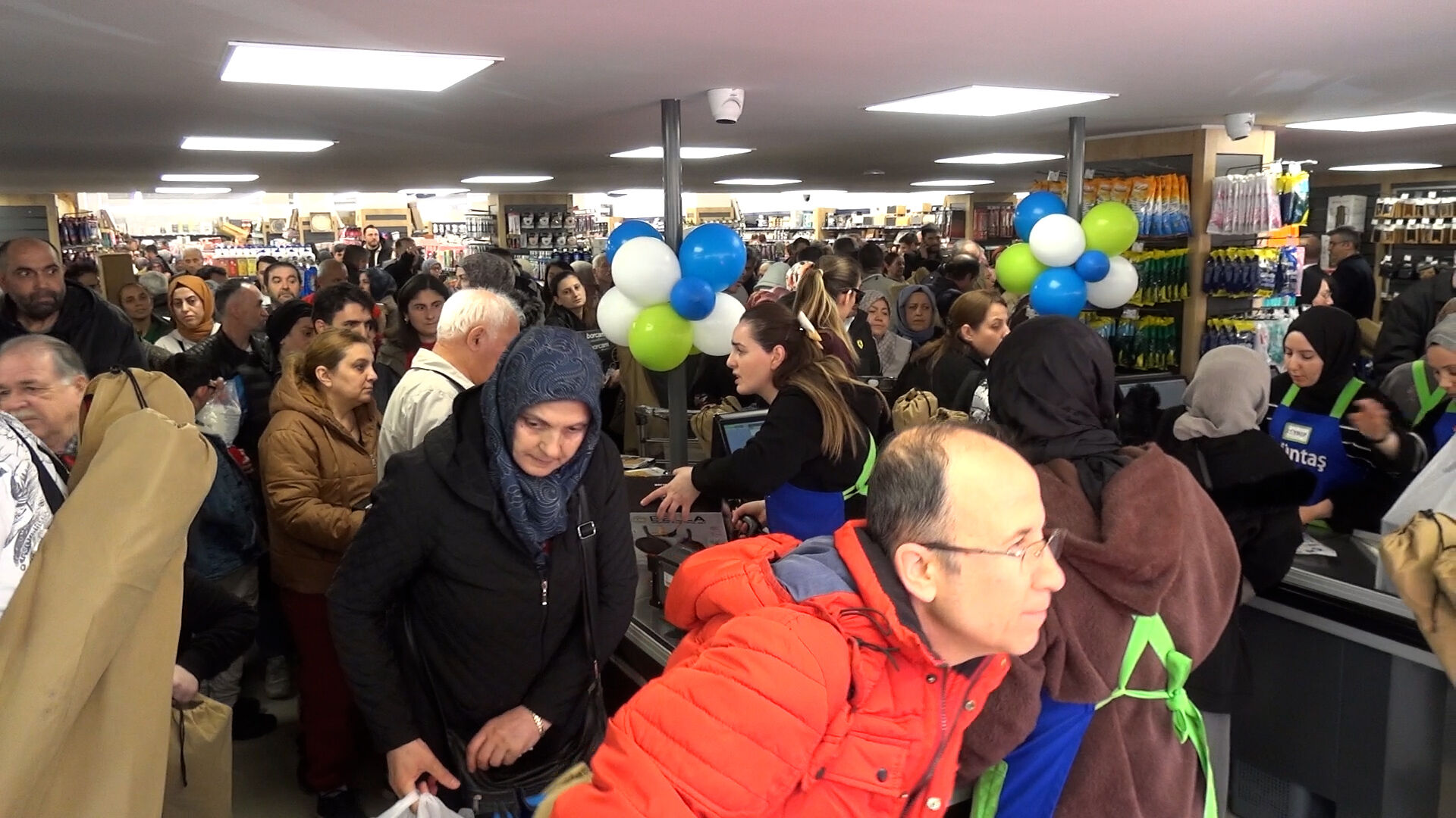 00011.00 02 41 15. Still001