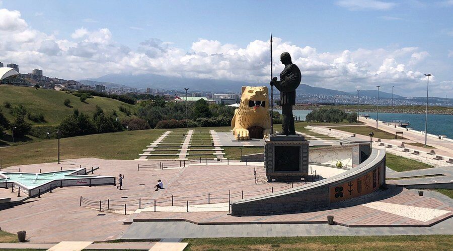 Batı Park ve Amazon Köyü